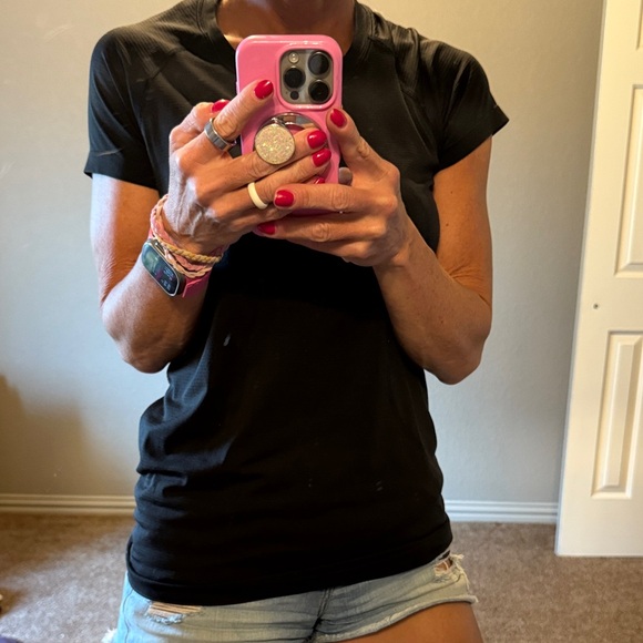 Lululemon Black Short Sleeve Silverescent Top Run Swiftly - Picture 1 of 3